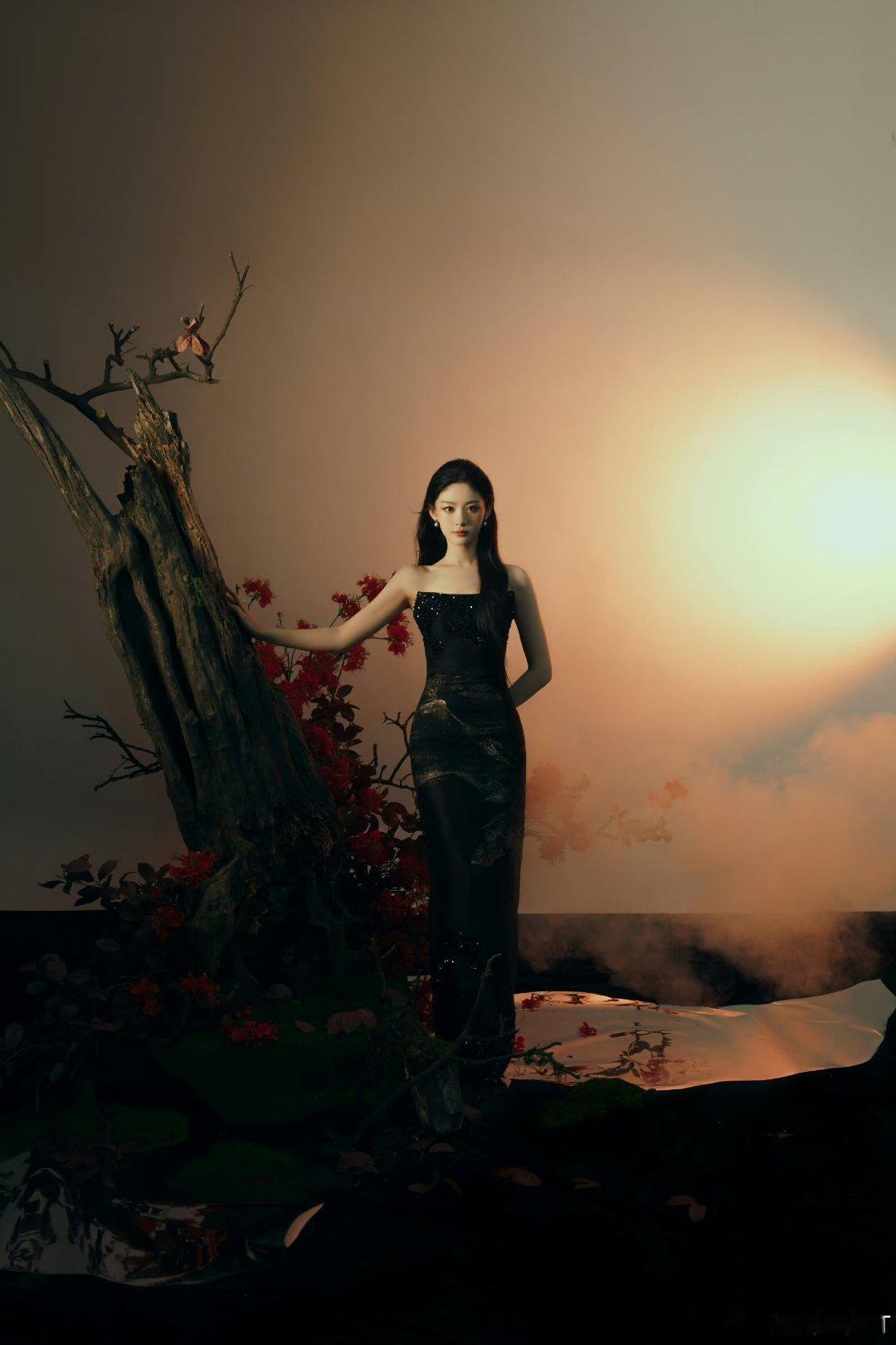 赵晴梧桐树下美人花如果是古风服装而不是礼服，会不会更好​​​