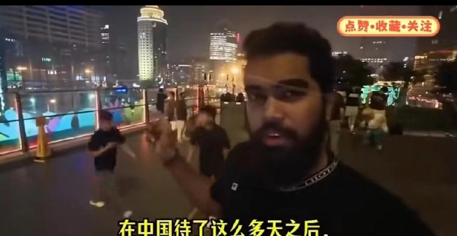 一位满脸大胡子的印度三哥指着中国大街上来来往往的人流感叹说：“在中国待了这么多天