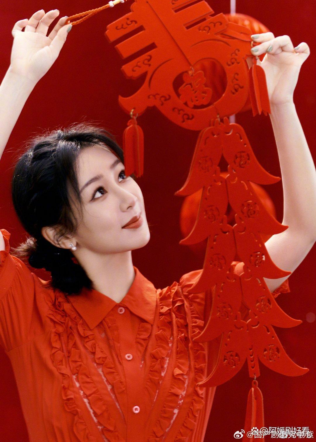 1、电视剧《青风吹又生》网传预计最快7月中旬厦门开机，主演暂定田曦薇和魏大勋。2