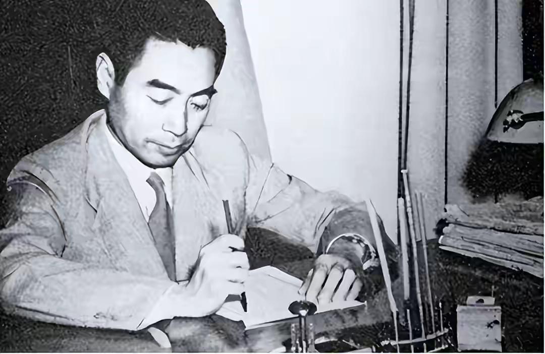 1956年，军委会议，钱学森提出中国应组建“火箭军”，周总理却摇头说：“这名字太