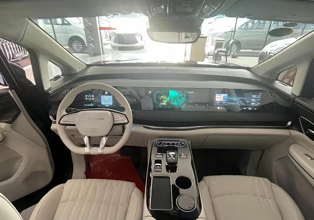 岚图也华为合作真是赚大了！岚图梦想家再次登顶10月销冠，这应该已经是第四次了，彻