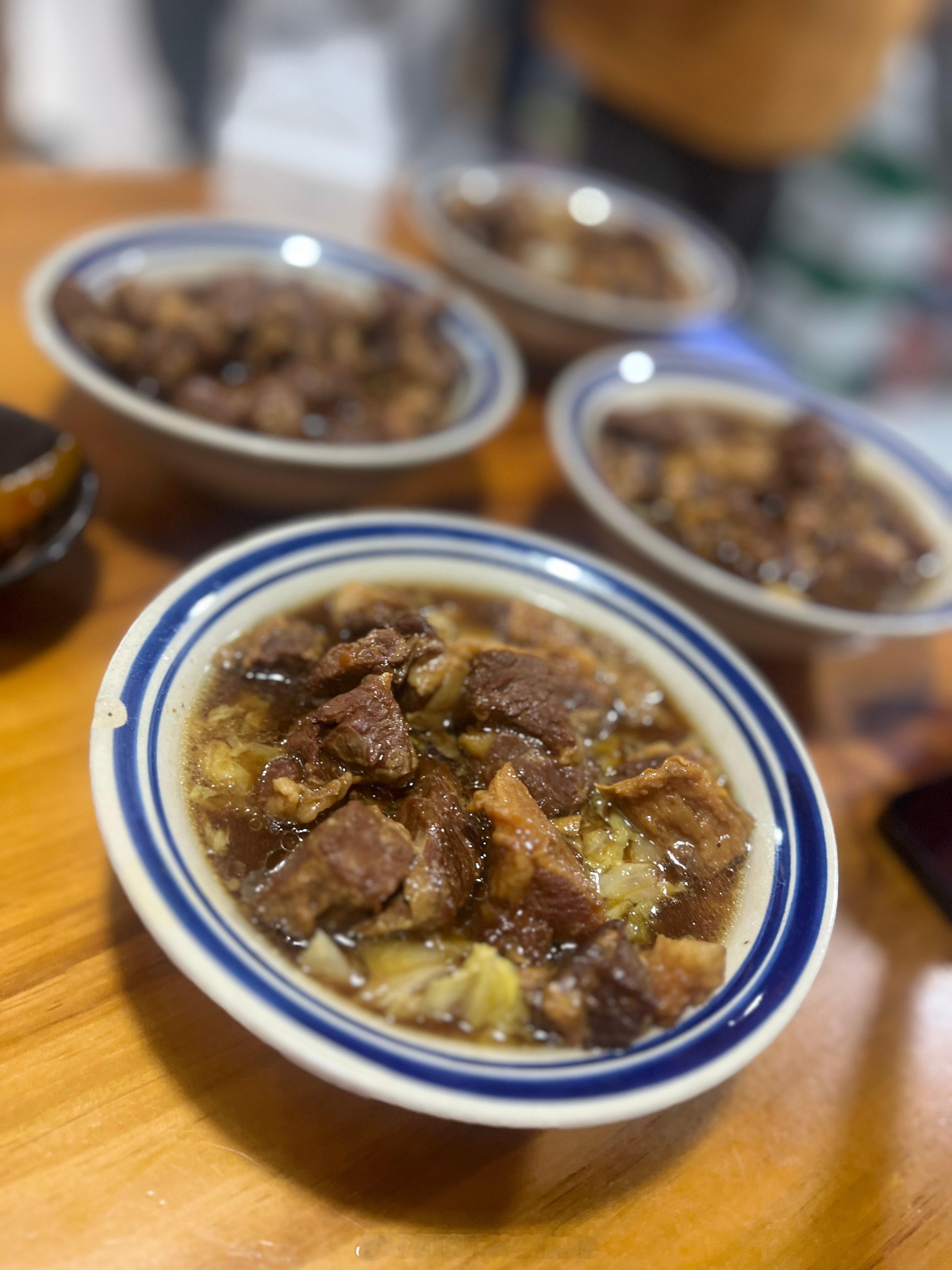 午餐一碗美味的牛肉饭治愈了阴霾天气带来的坏心情😋美味午餐何晓乐​​​