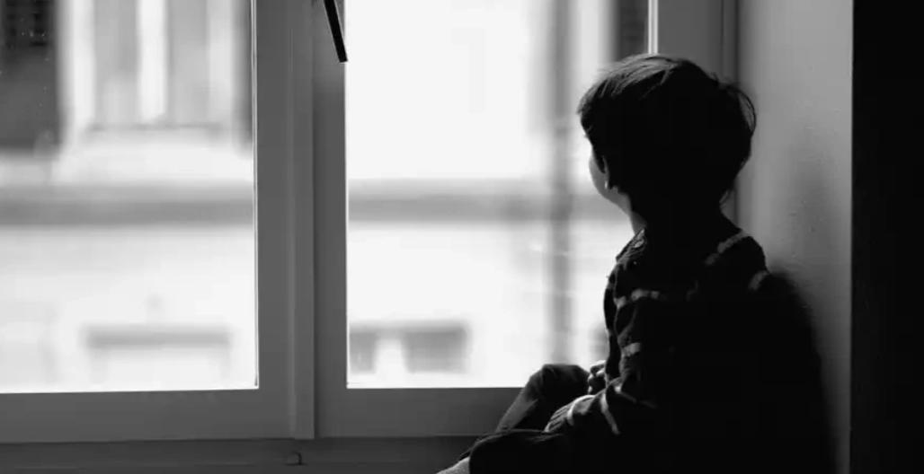 令人痛心！云南昭通，女子将1岁儿子扔给亲戚照看，外出务工10几年不接回，亲戚无奈