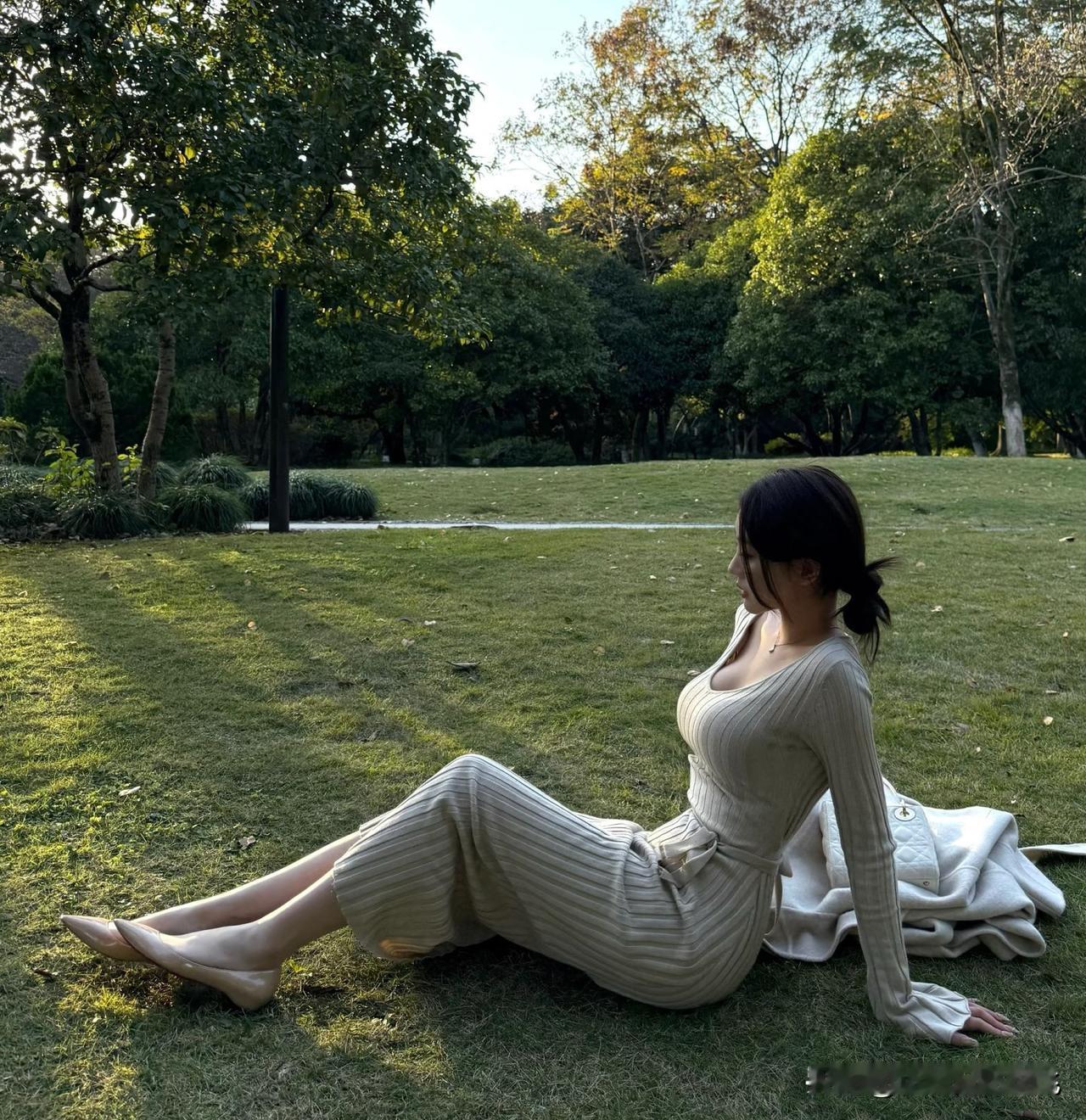 95后空姐飞不动啦💔天气虽然微冷，但冬日的暖阳让人觉得惬意🌞有