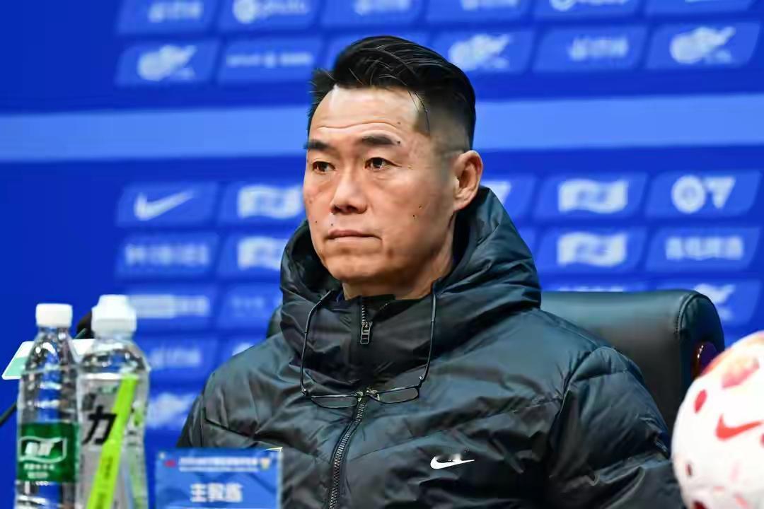 今天下午的赛前发布会，泰山队主教练宿茂臻将会带领球员刘骐伟出席，那么本场比赛刘骐