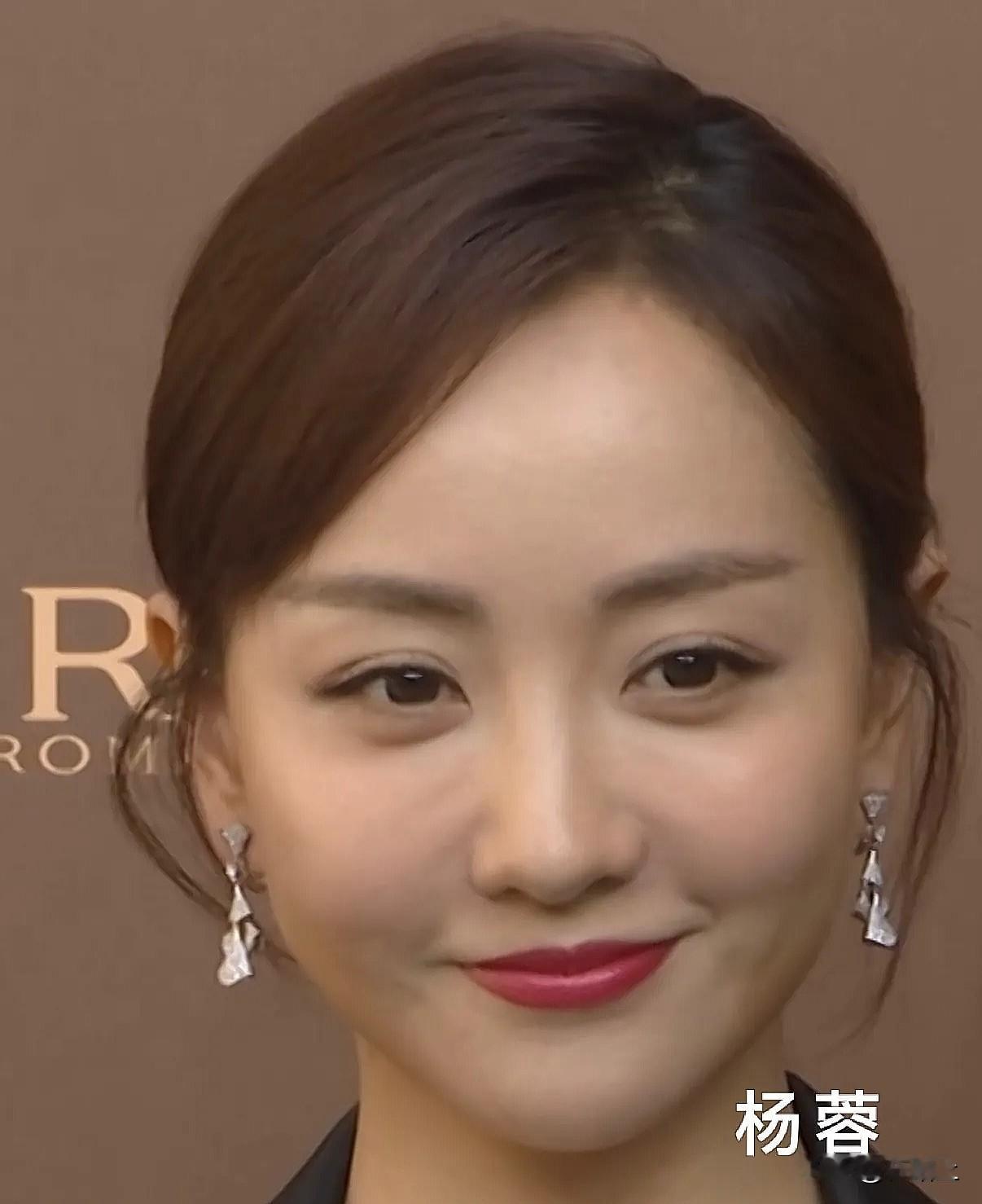 内娱女星的“照妖镜”来了！没有美颜滤镜，这状态你敢信？说实话，敢这么直接怼脸