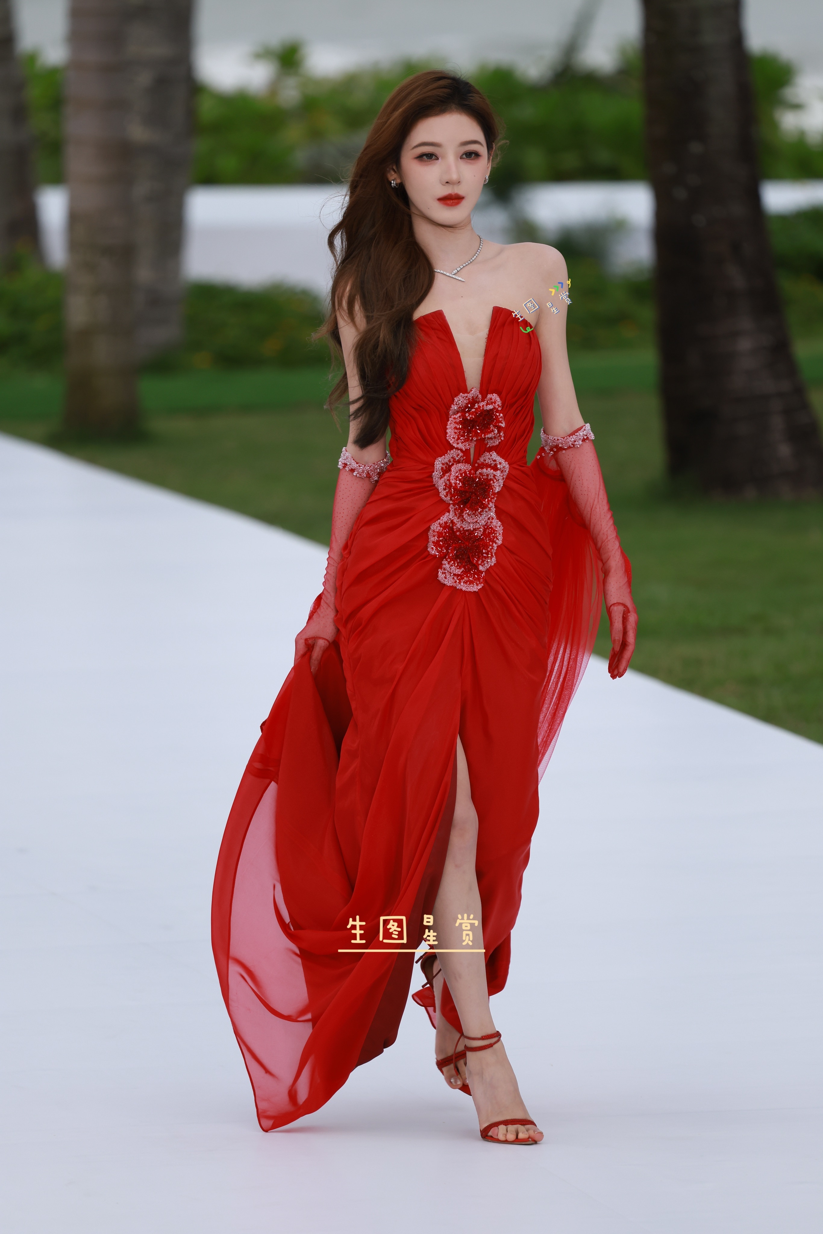 张予曦ELLE红毯红裙艳杀四方的阿瓜💃🏻张予曦完全女明星张予曦​​