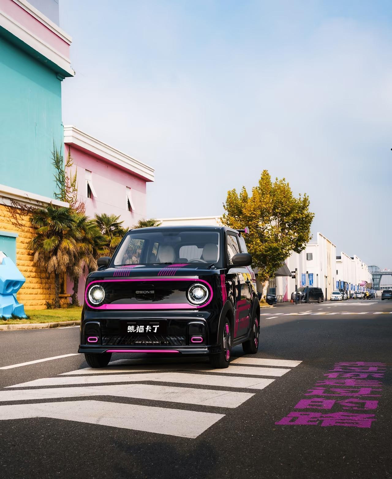 吉利银河熊猫8月销量10318辆，吉利银河熊猫9月销量13058辆，吉利