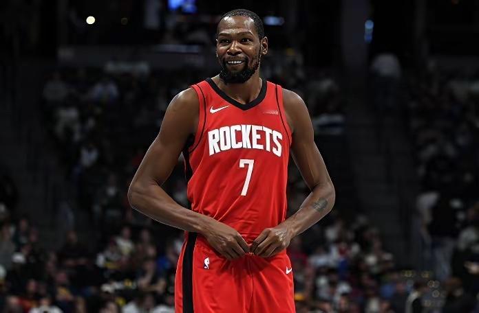 申京换热火的韦尔+威金斯，火箭将彻底起飞。申京打法单一，撅腚单打严重压缩球队的进