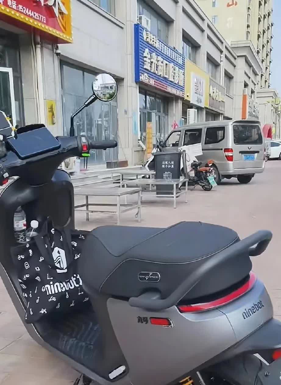 前几天遇到个在单位上班的朋友，他居然花了28199块钱买了辆九号E300PMK2