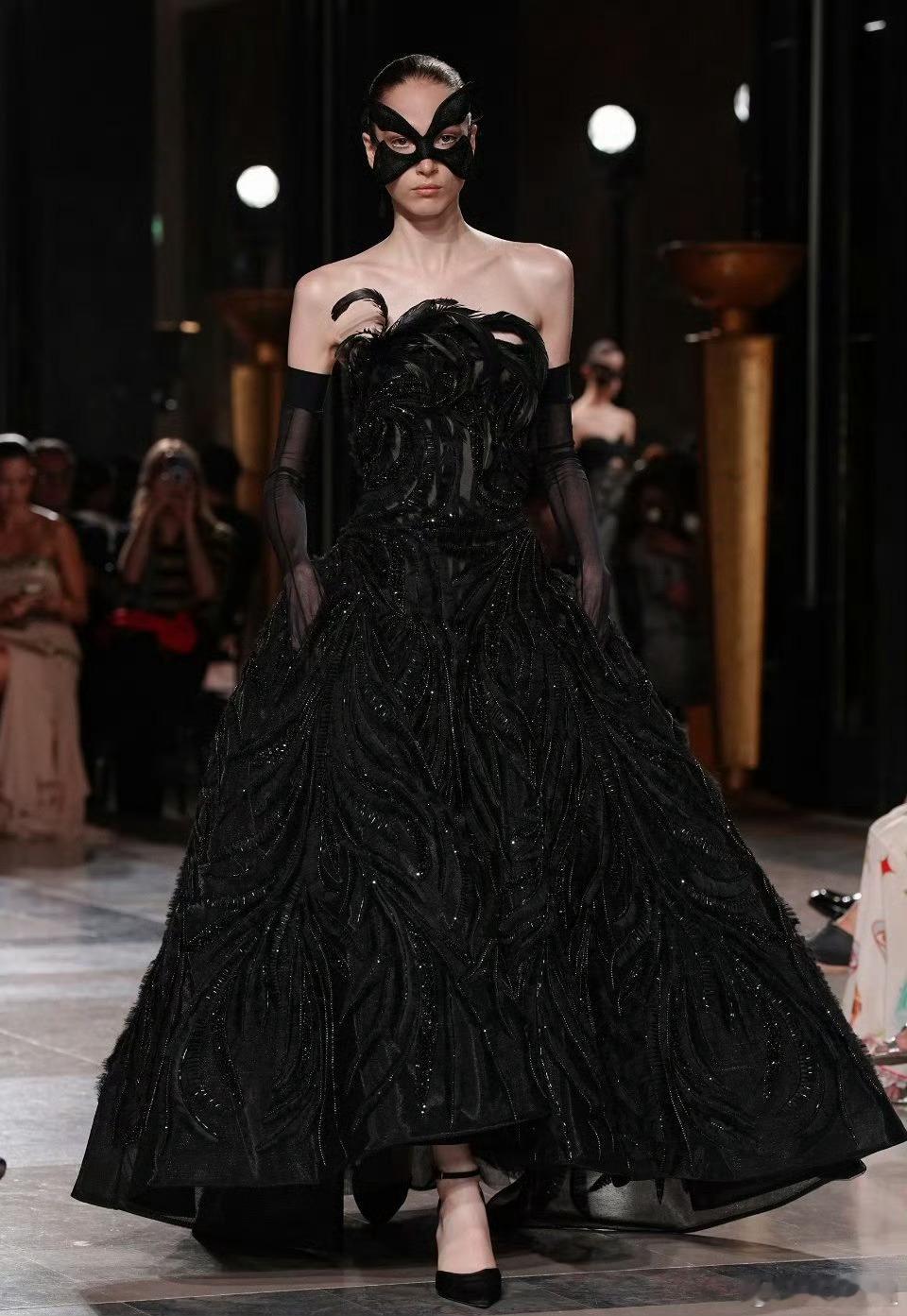 关晓彤ES高定全球首穿时尚博主发文称关晓彤拿下ELIESAAB2026F/