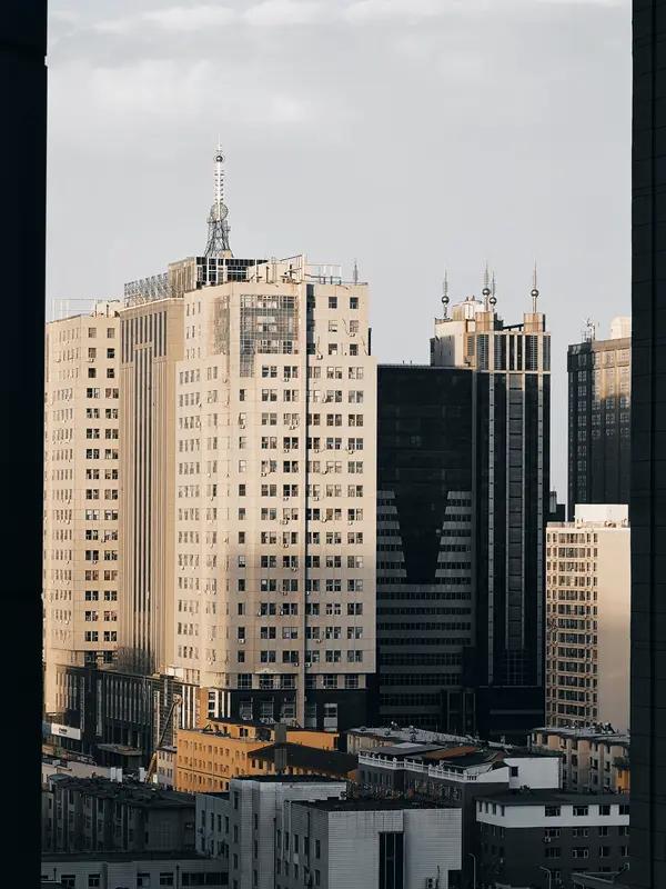 又是一个不涨反跌的星期三。连续的下跌把我一年赚的钱都亏进去了，太惨了。打