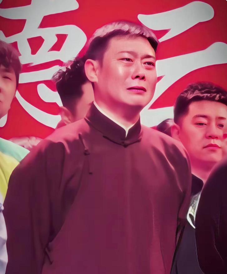 德云社封箱仪式上，栾云平哭了，很多人说是因为在德云社的地位下降导致的我觉得