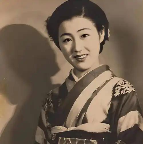 别被骗了！你以为二战时的日本女人都在家祈祷丈夫平安？大错特错！她们干的事，比前线