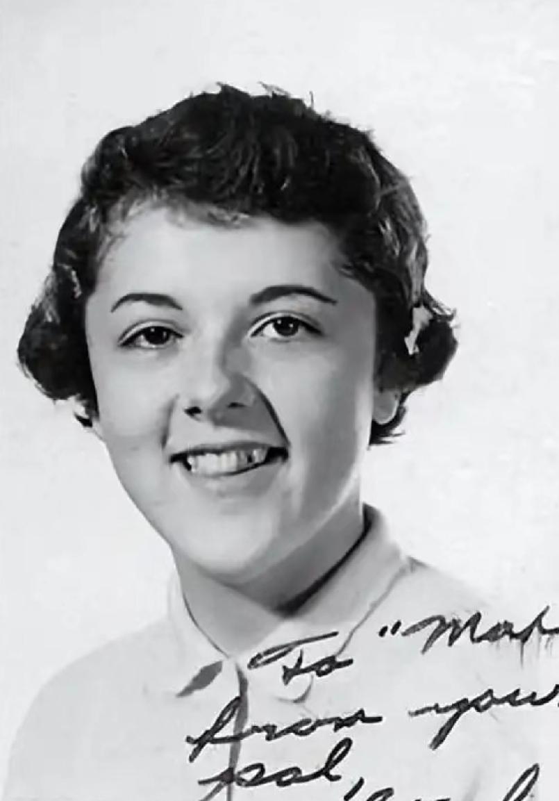 奥巴马的母亲肤白貌美，是位了不起的女人。她有过两次婚姻，奥巴马还有一个同母异父