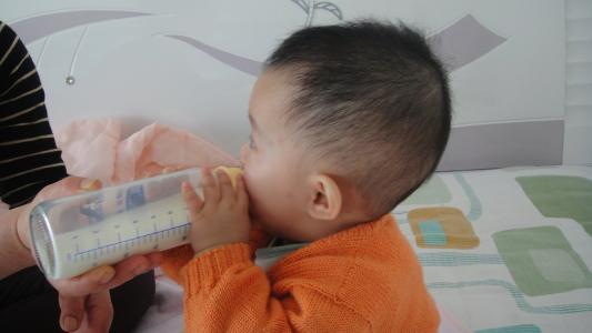 母乳妈妈什么时候断奶最好? 涨奶退奶要注意这三点