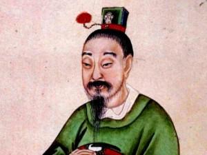 卫青32岁时，迎娶43岁已经三婚的寡妇平阳公主。洞房之夜，娇妻坐