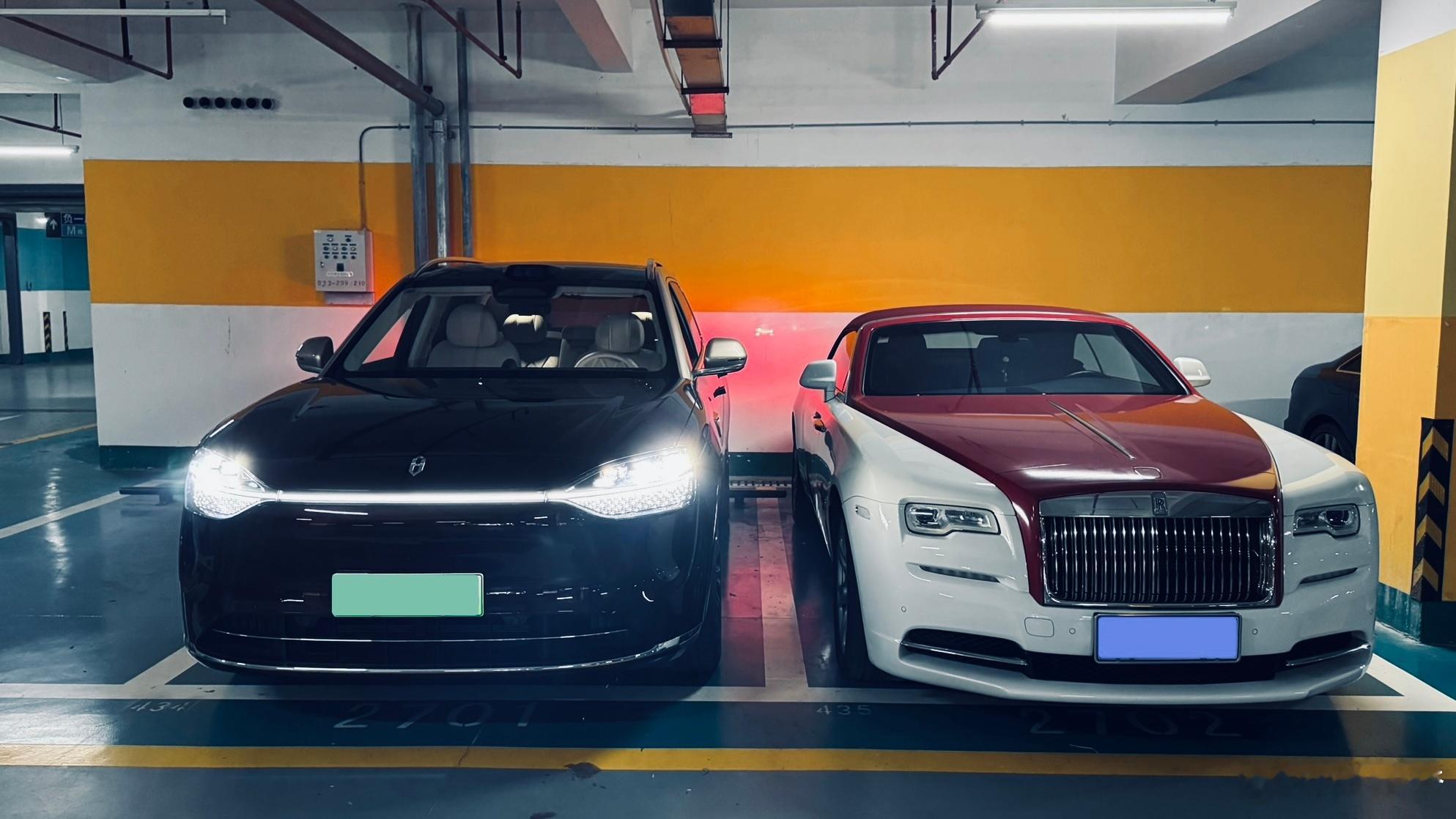 邻居停了台劳，我只能拿出金瑞红的问界M9了这一对比，也差不多嘛