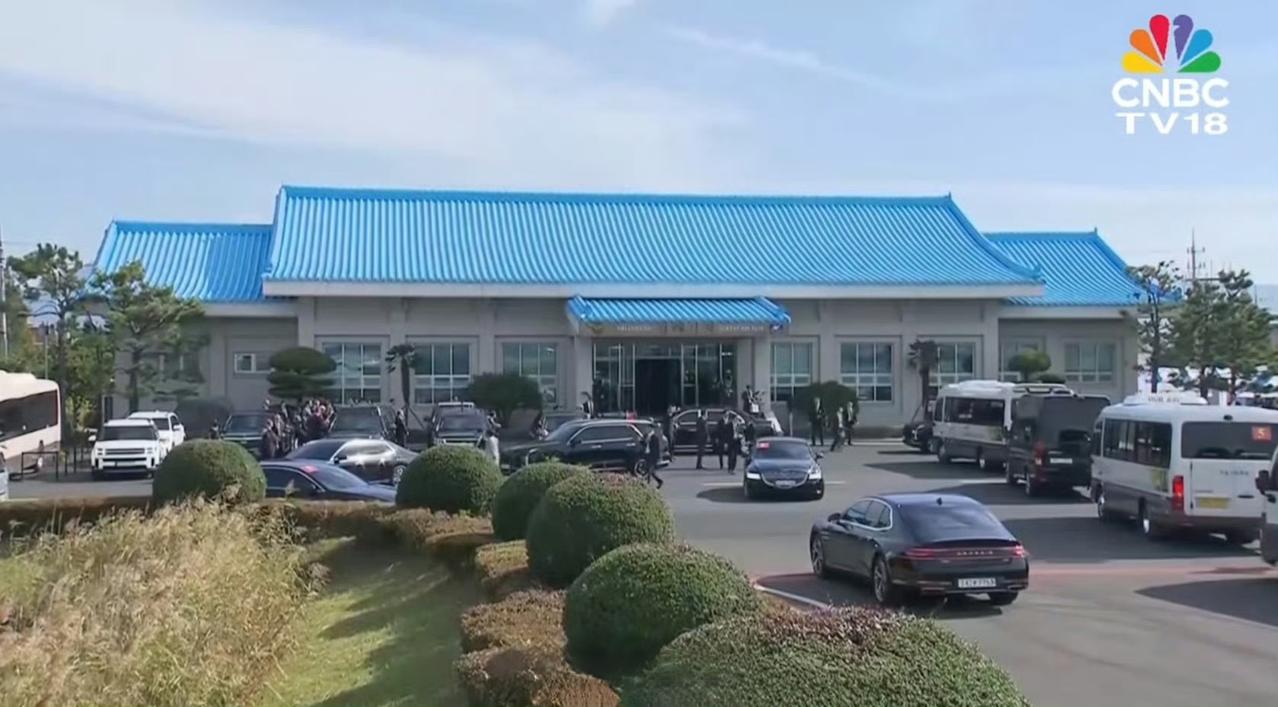 这就是会谈地点，金海国际机场内部附属临时接待小楼。时间安排都很紧凑，一个是下飞