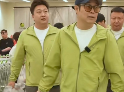 不得不说小沈阳在人情世故这块整得明明白白小沈阳将于5月10日在大同开演唱会，
