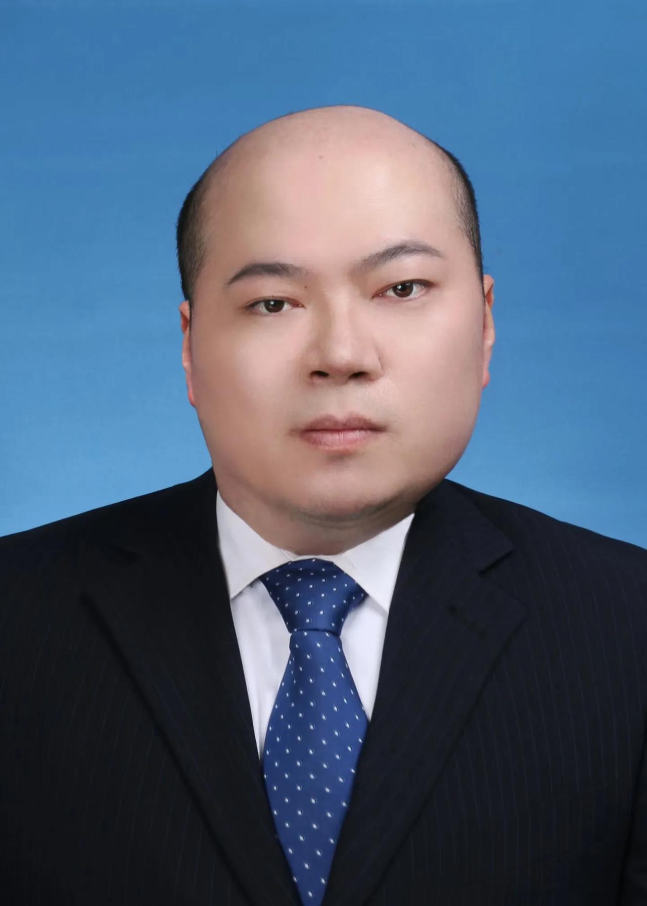 林绍珍，才34岁左右，教授，博导，本科和博士都毕业于清华大学，毕业时间分别为20