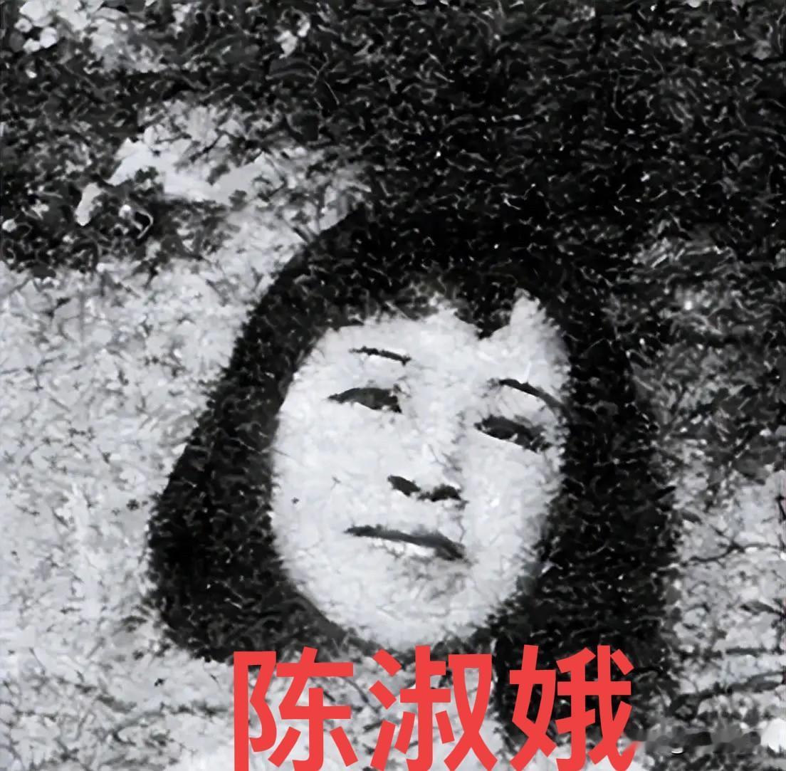 她真想一头撞死。真的。被扔进西宁的大仓库里，每天都有不同的男人来糟蹋她。可是一