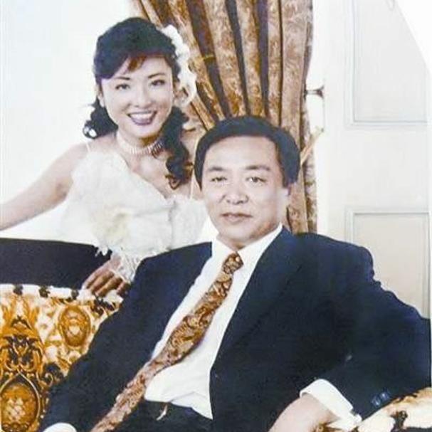 周涛是真漂亮，年轻时候她的美貌，气质，才华可以说是央视顶级的，她才是极品主持人，