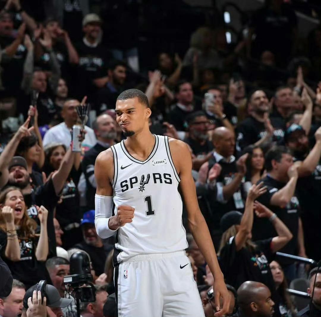 文班亚马今天打了37分钟！准确点说是36分钟57秒，这还是马刺比较省着点用了，
