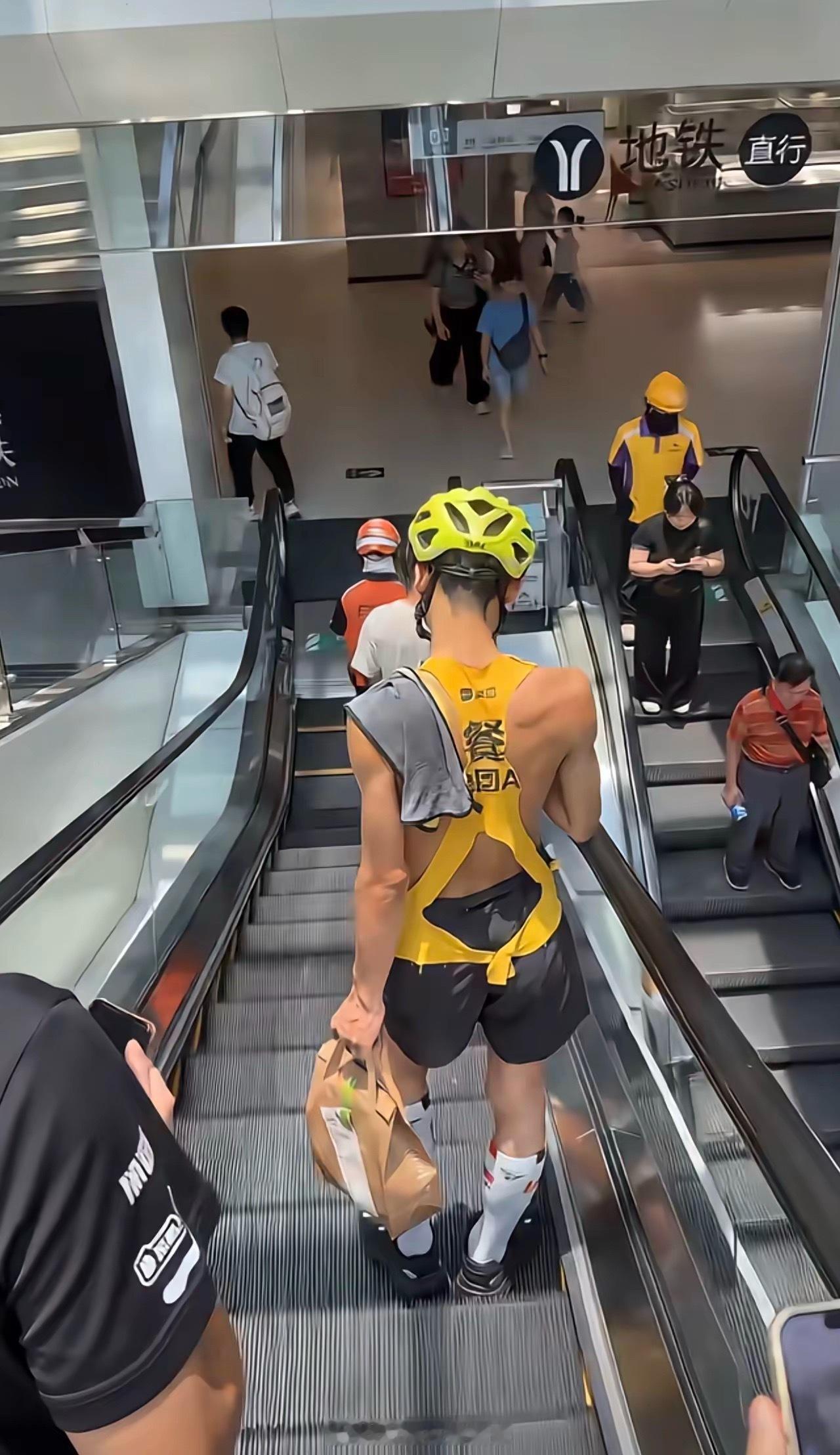 看送外卖的小哥，就知道有多热了？？