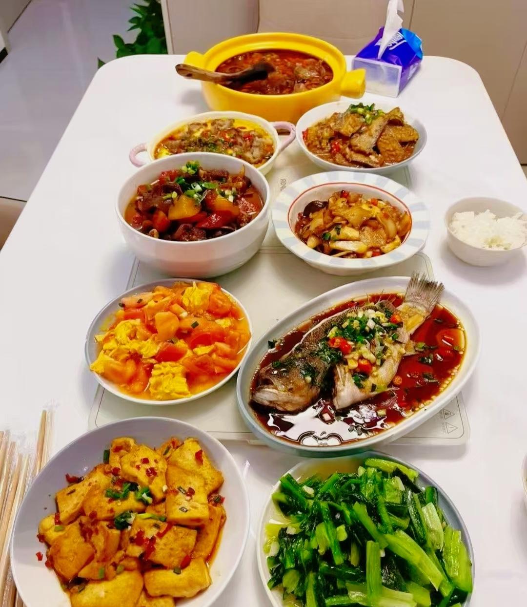 我发现，我爸后悔了，奶奶住院花了7万，姑姑条件好出了5万，咱家条件一般出了2万