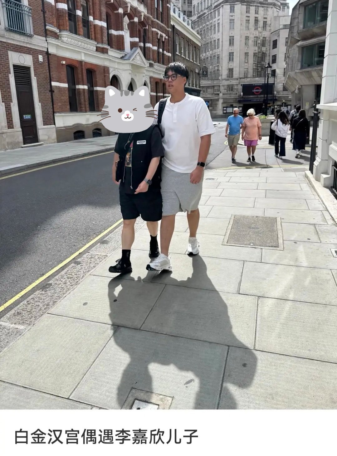 李嘉欣儿子，比小时候长得好看，身高也很优秀​​​
