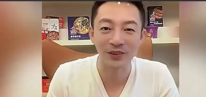 汪小菲直播放猛料！跟了他十多年的台湾司机威廉结婚了，蜜月地选得绝了，这事儿还跟