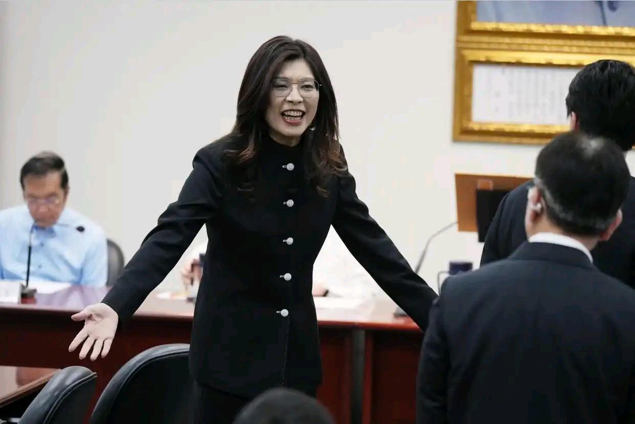 如今，国民党高层呈现出前所未有的团结局面。无论是现任国民党副主席李乾龙、季麟连、