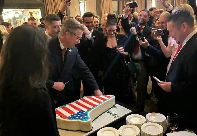 上次看到类似的场面，还是历史书上​​​