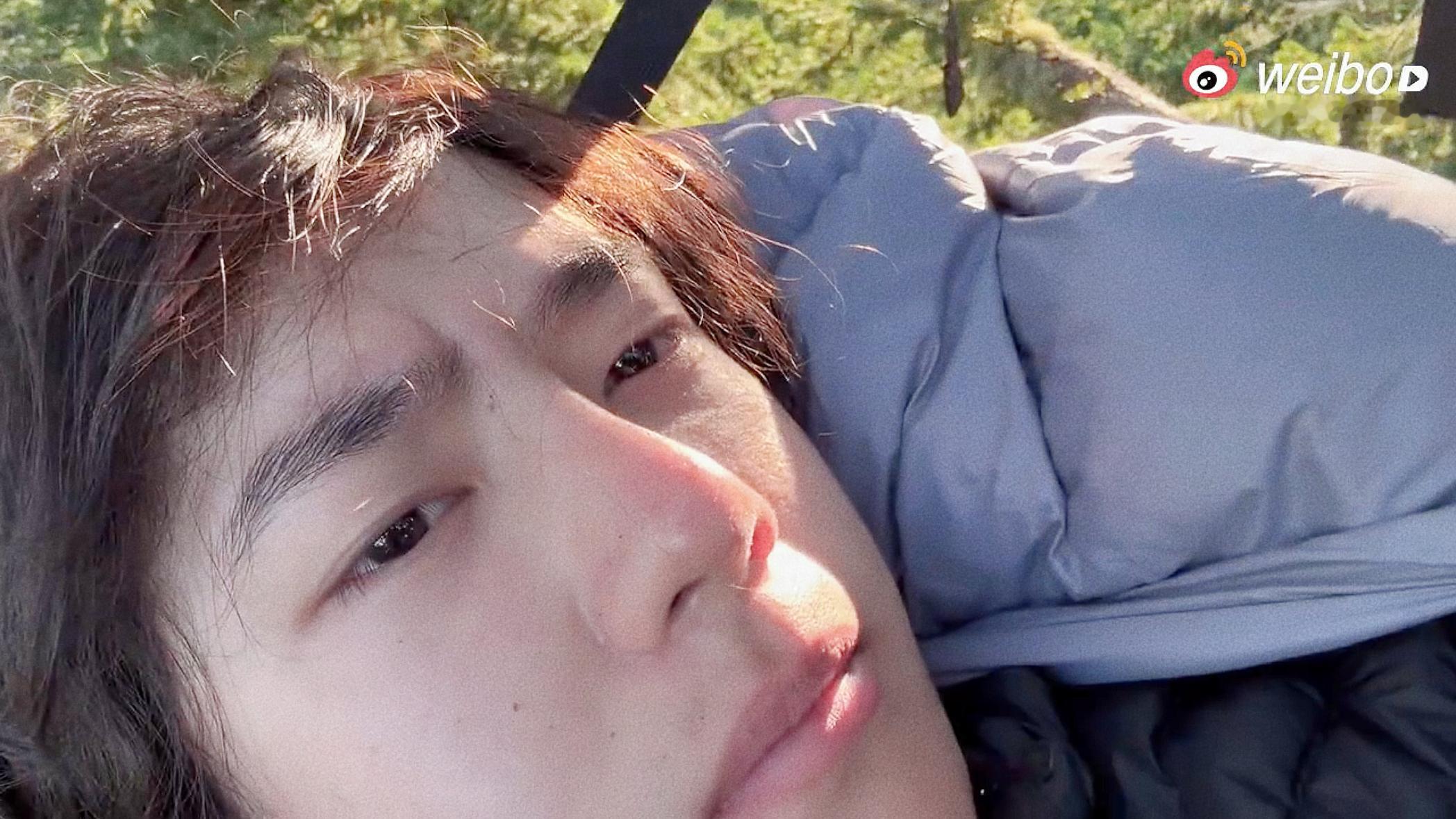 凑近了就是热呼呼的小狗味王一博