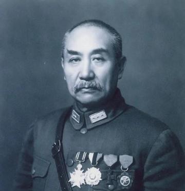 1949年12月，阎锡山等14人，乘坐的飞机，遇寒流无法上升，陈立夫劝阎锡山：“