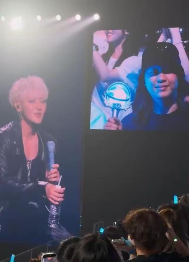 全红婵追星黄子韬！演唱会害羞捂脸，教练陈若琳都没想到这么火