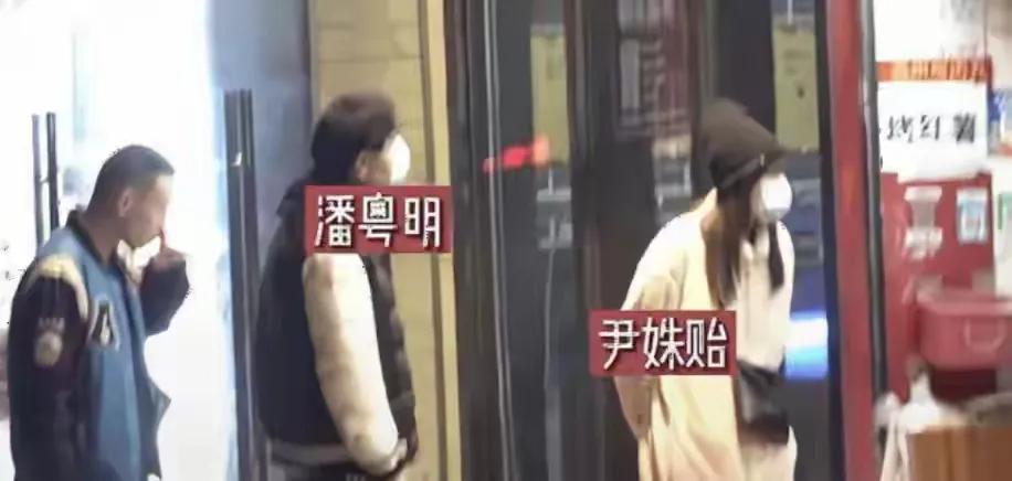 51岁的潘粤明，起起落落确实不容易，被传再结婚至今都没有官宣五十一岁的潘粤