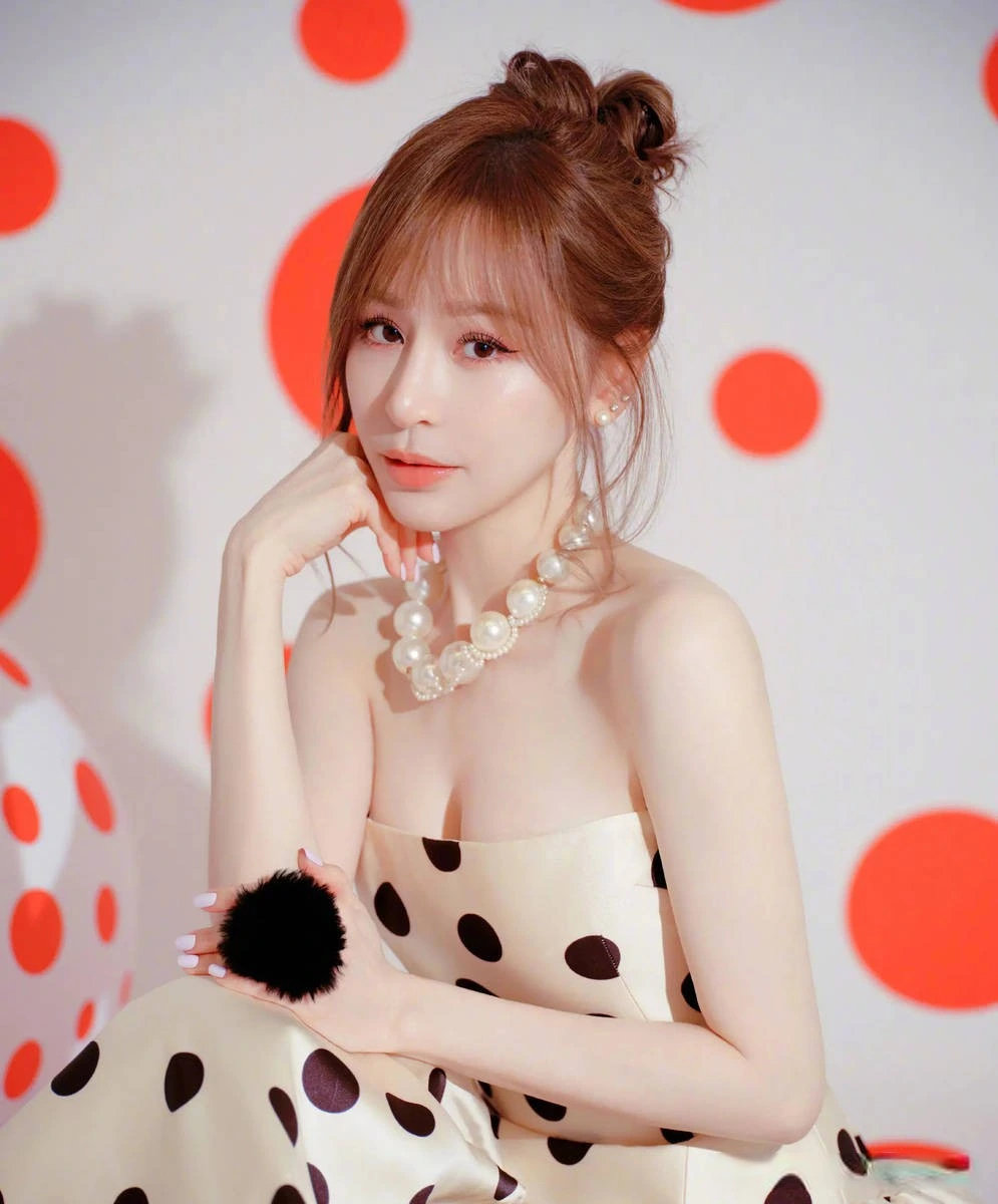 王心凌波点裙甜翻全网：顶级少女感，从来不是天生的​