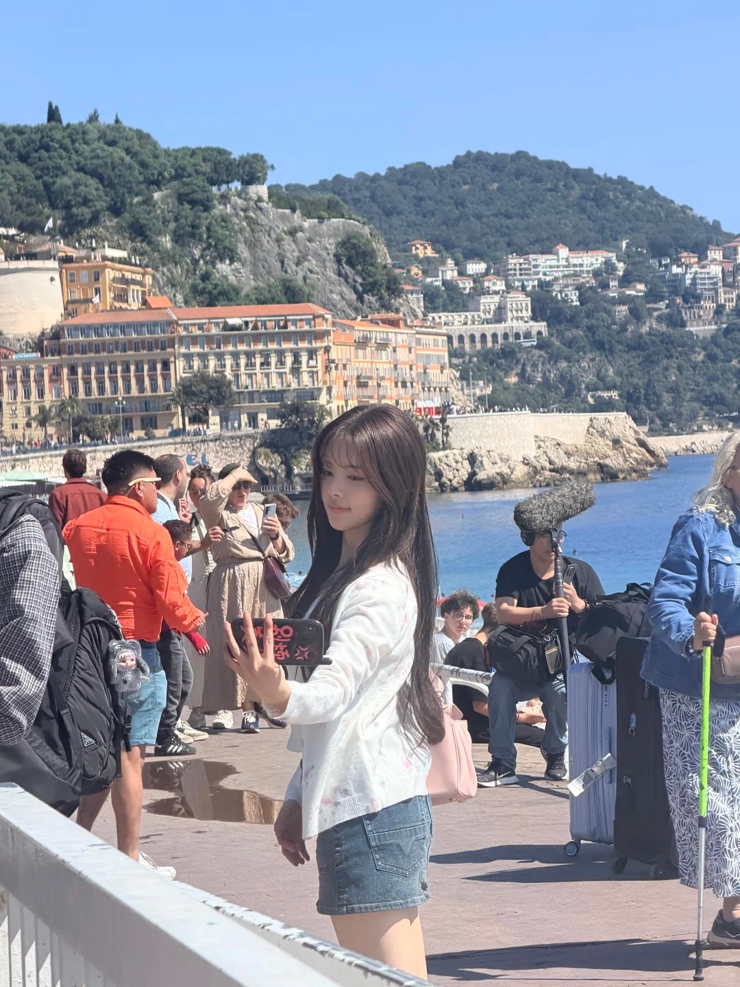 网友在尼斯老城遇到杨超越董思成杨超越董思成