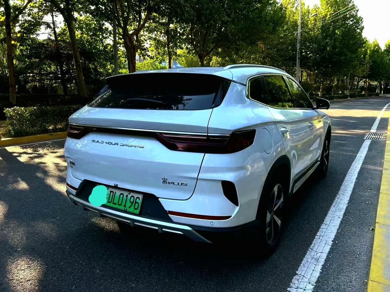 早些年的比亚迪宋，就今天的眼光看来，其实设计是比较保守的，而且这台车比亚迪走的就