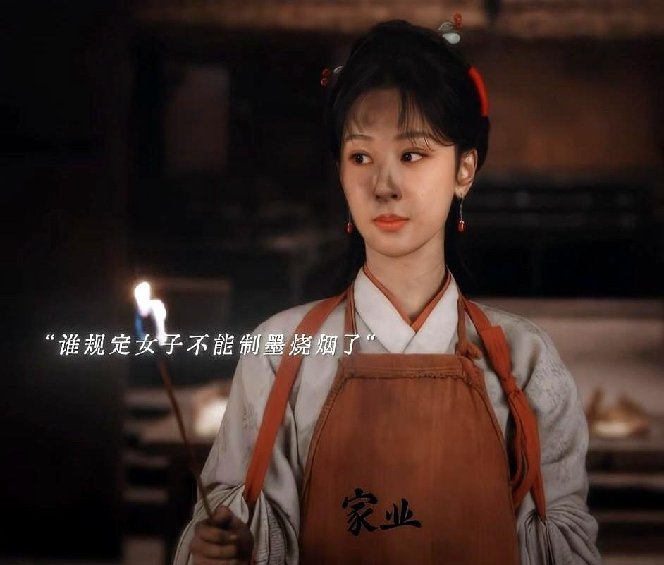 杨紫这回真要“炸”场了。2026年，她直接甩出两部重磅剧，一部是央视正剧《生