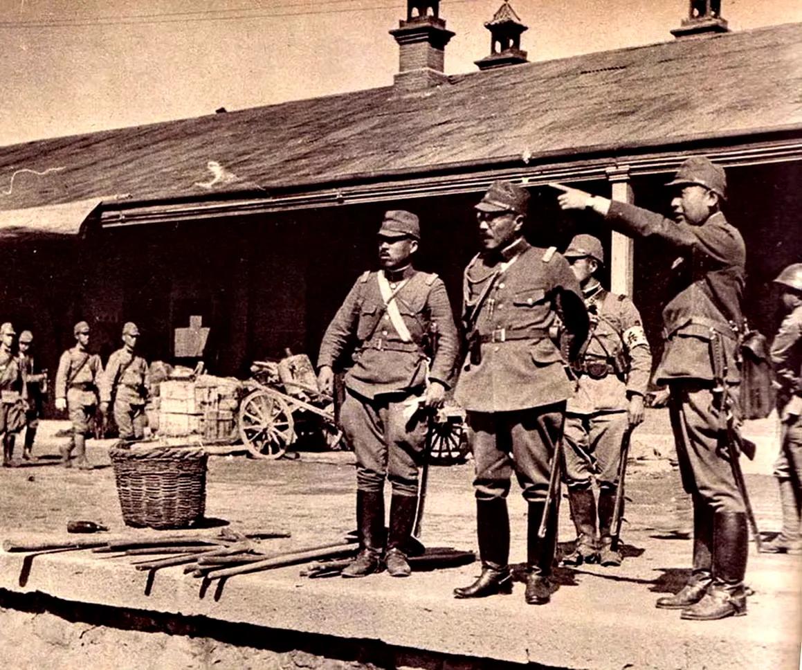 照片拍摄于1937-1938年，侵华日军在中国大地上肆意横行，铭记侵华日军的罪行