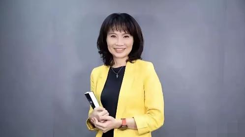 台湾知名媒体人陈凤馨怒斥侯友宜：你口口声声要求郑丽文向大陆要对等，尊严。你怎么不