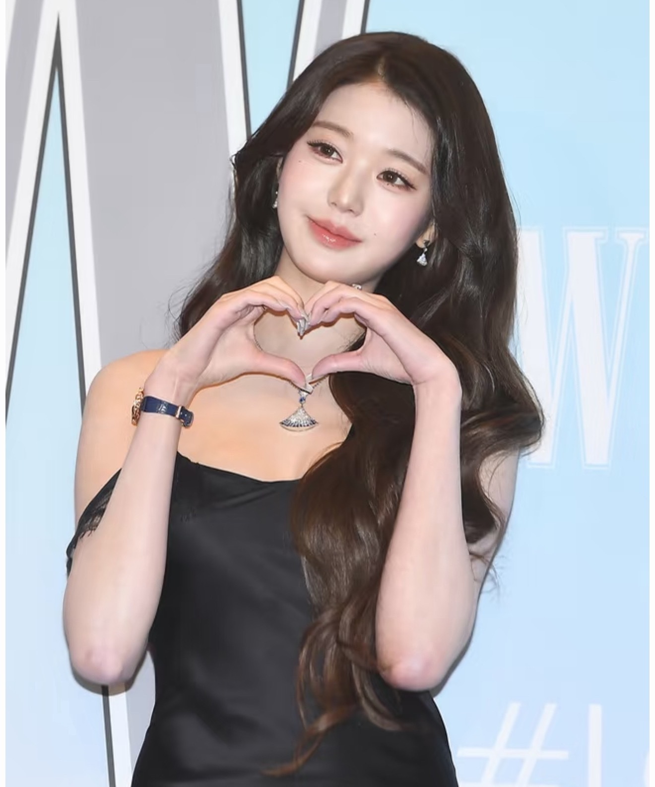 张元英姐姐好像肿了版的张元英啊，不过状态还是很不错的👍！