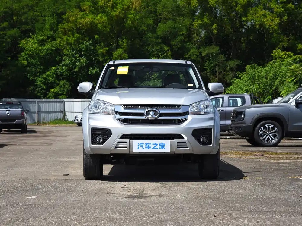 长城H102026年8月开启预售，定位硬派中型混动SUV。车身尺寸4860mm