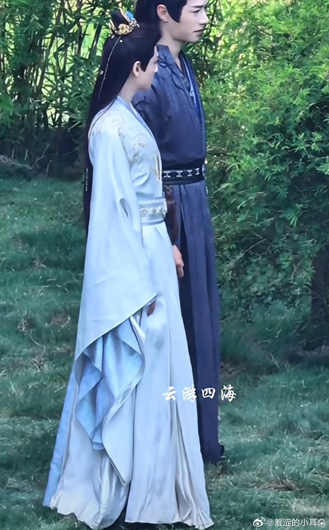 罗云熙和刘诗诗可以合作一下，两个人现在都有点“头未至、胸先行”的仪态。​​​