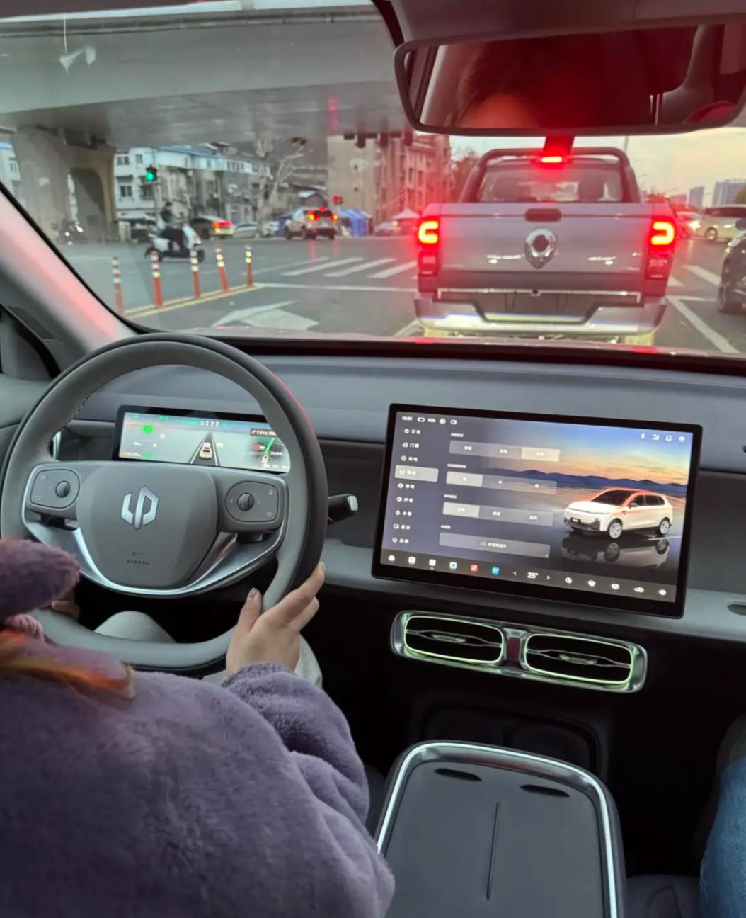 10万纯电SUV，零跑B10值得冲吗？年后想搬去隔壁城市工作，就想买台代步车通