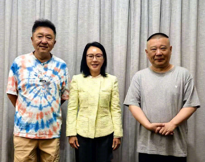 德云社坦桑尼亚专场结束，郭德纲发文，晒出了一组九宫格照片。文案中，郭德纲提了两