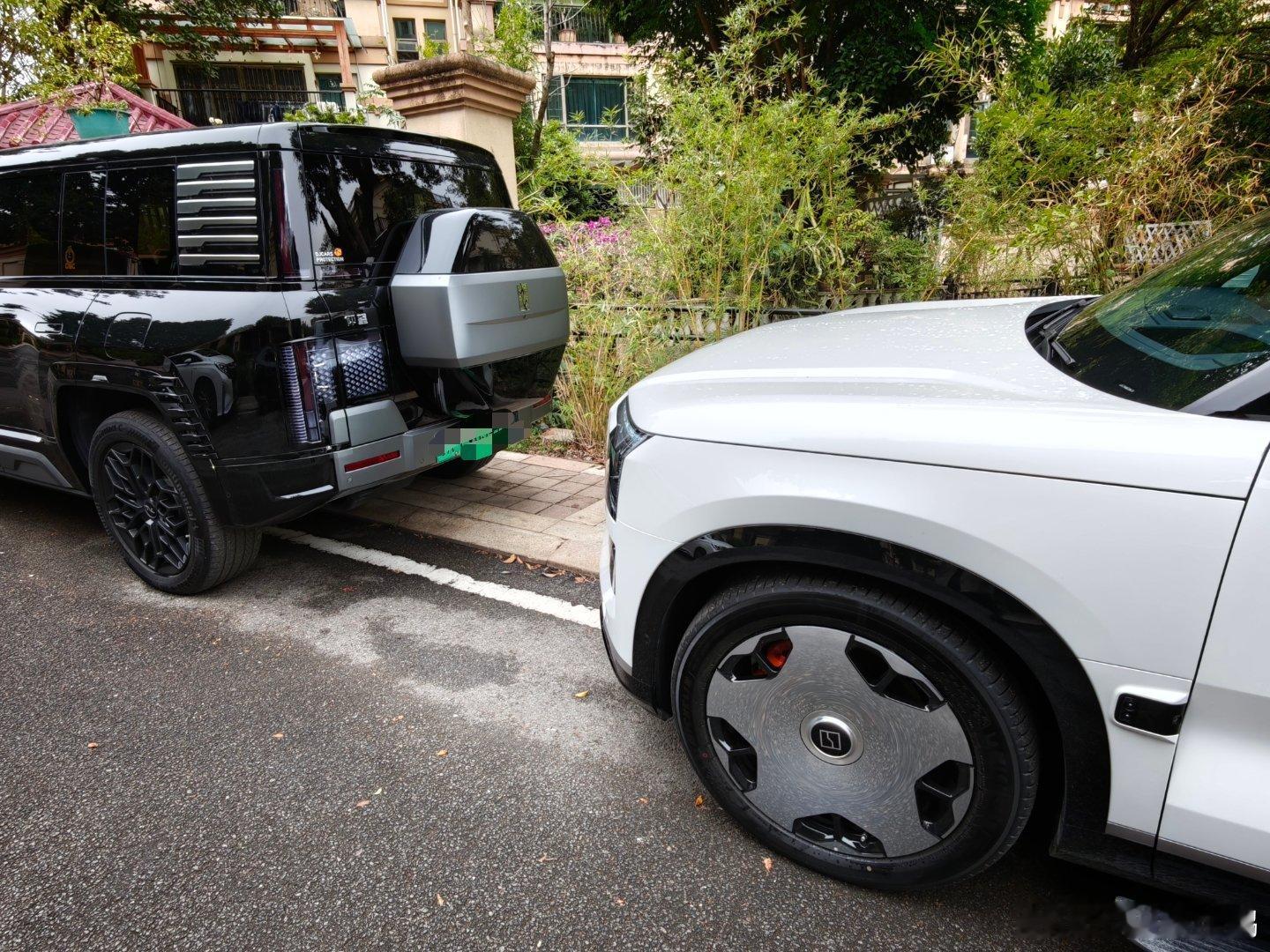 这算目前国产SUV的一哥和二哥了吧，气场不相上下，但气质差别还挺大的